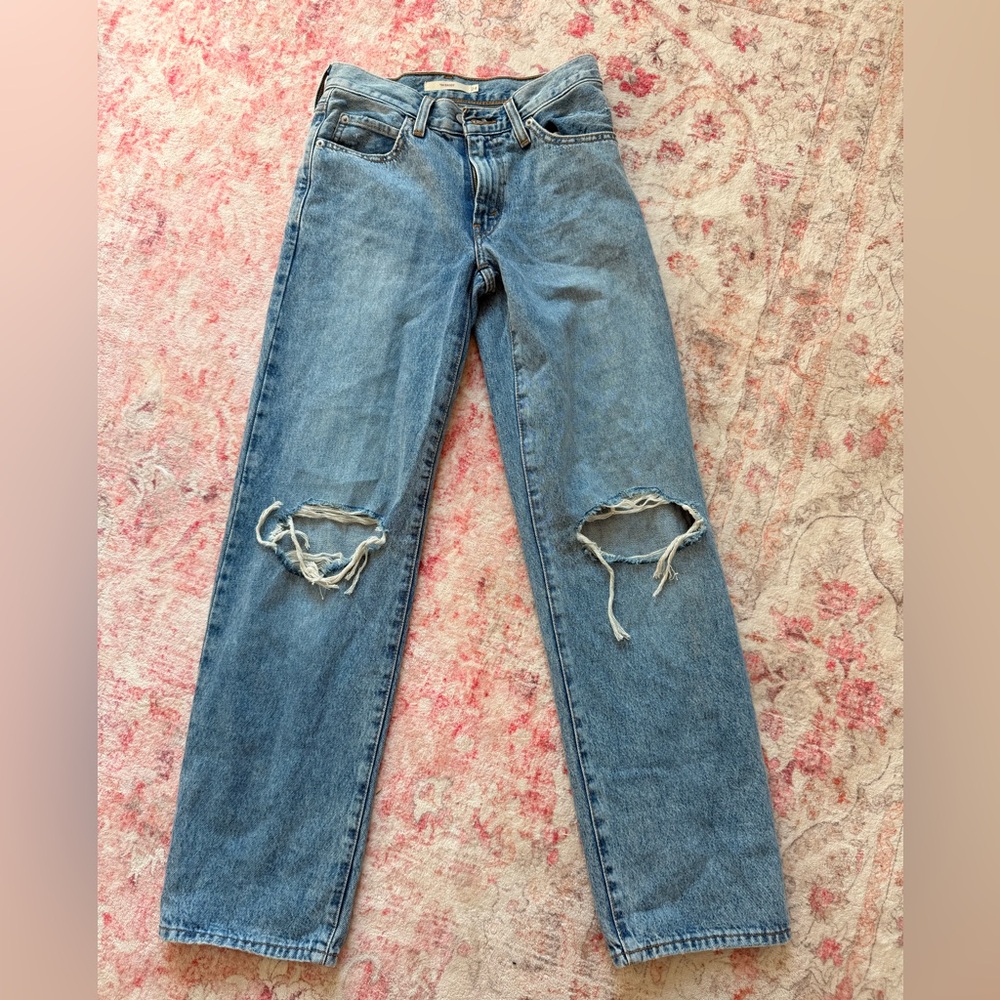 Levi's Women's Straight Leg Jeans in Distressed Blue